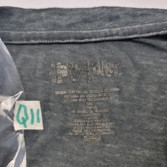 Harry Potter sheer 3/4 sleeve Hogwarts top - Picture 6 of 6